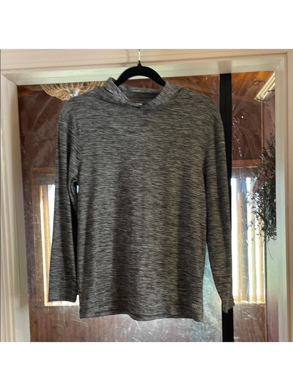 LEG3ND Gray Long Sleeve lightweight hoodie
